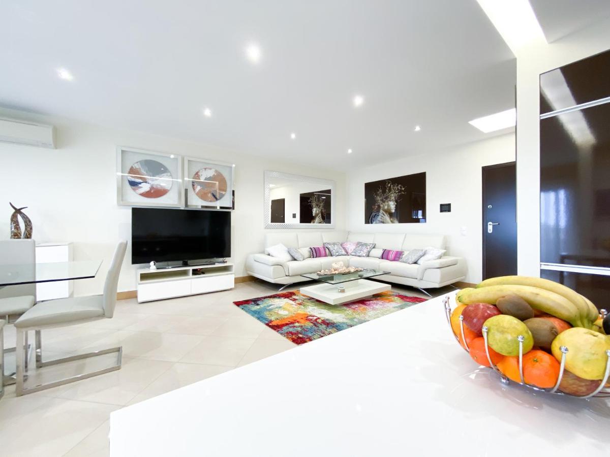 Luxury With Swimming Pool #1903 * Lagos
