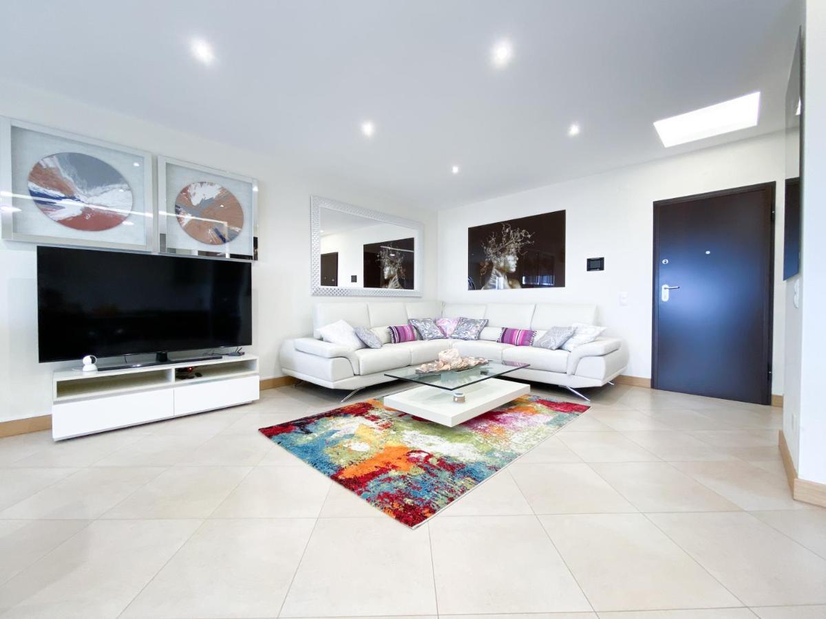 Luxury With Swimming Pool #1903 Apartamento *