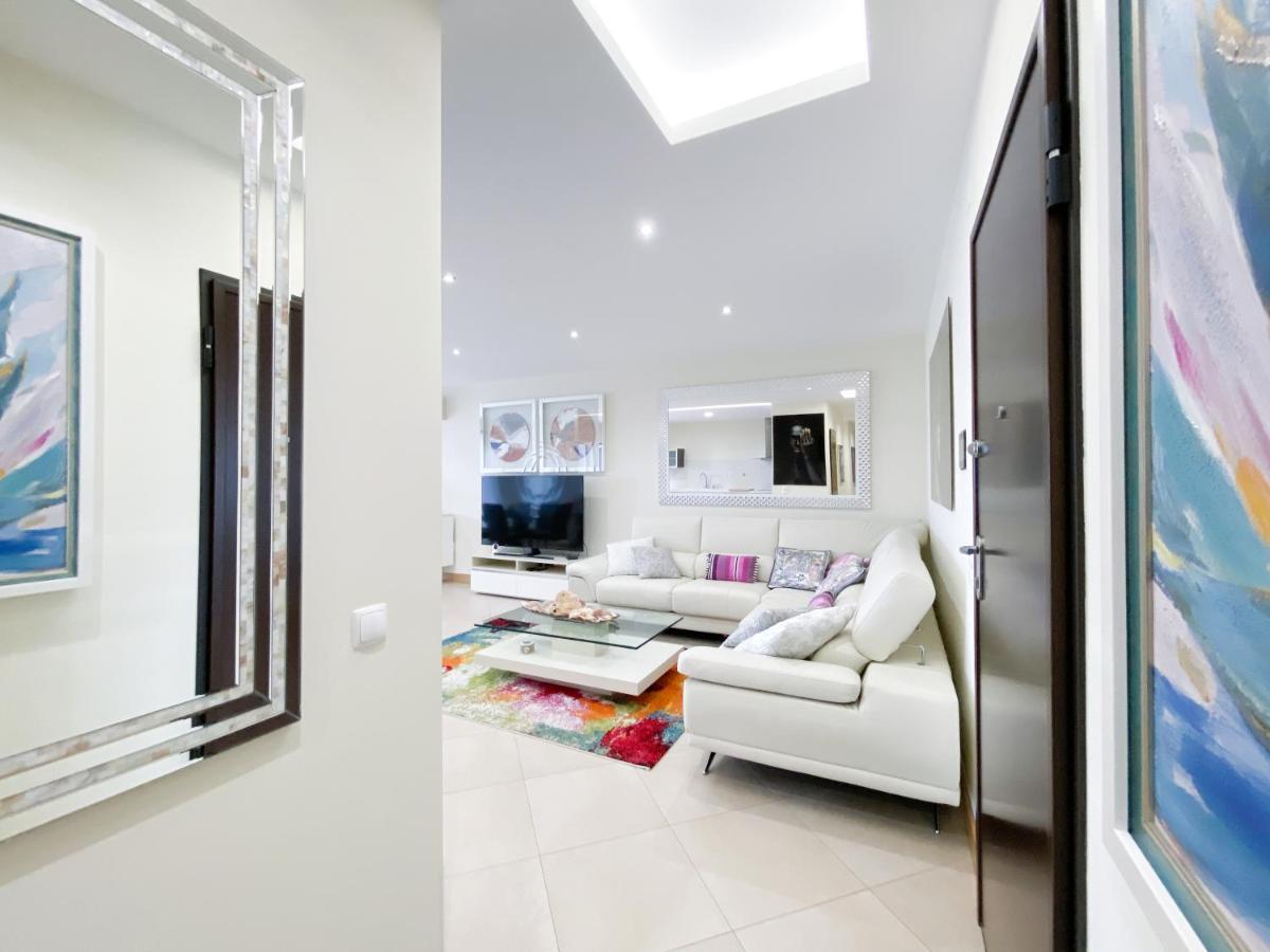 Luxury With Swimming Pool #1903 *
